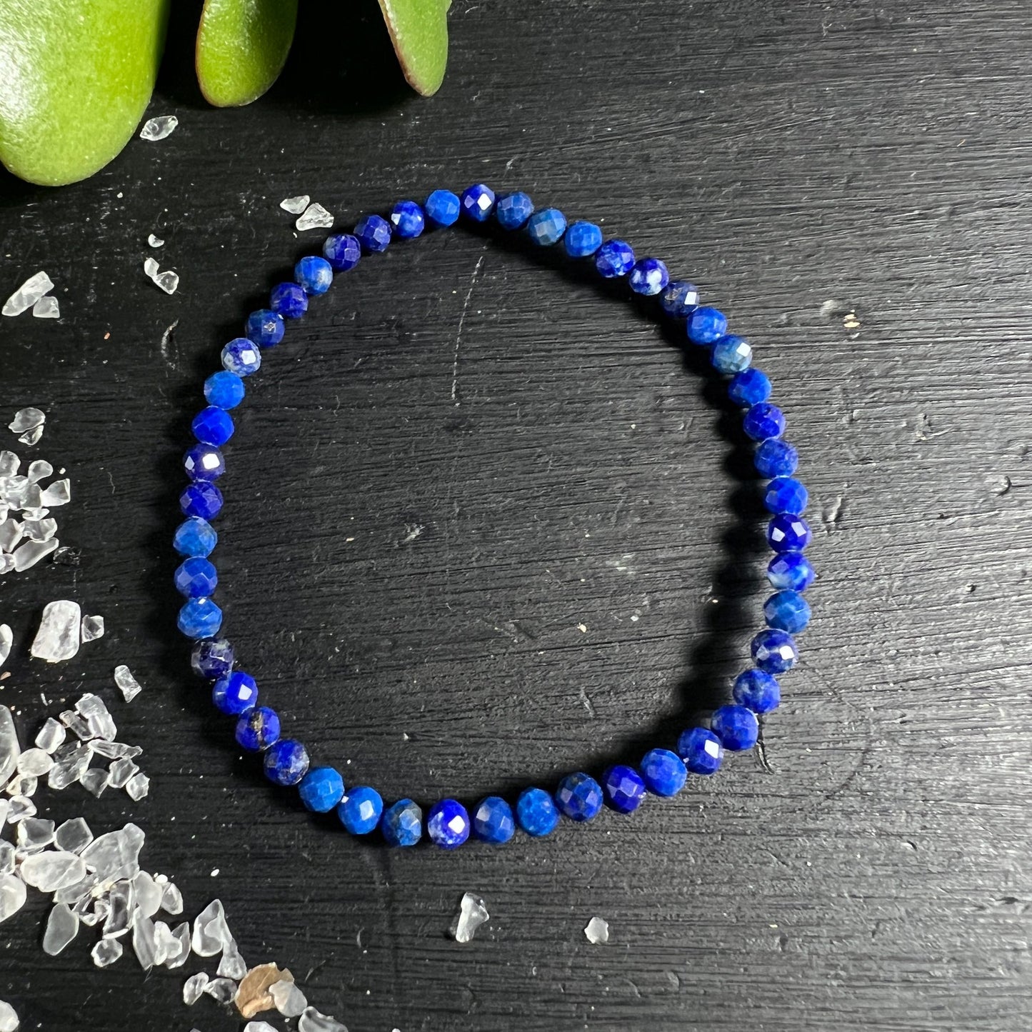 Lapislazuli Armband | facettierte Perlen | tiefblaue Kristalle | Schiefer Holz | Happy Minerals Afghanistan