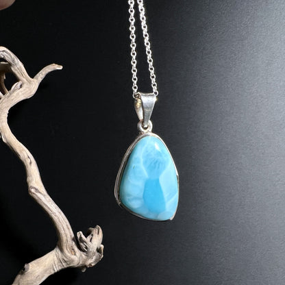 Karibikblauer Larimar Anhänger in 925 Silber, edel und natürlich | Happy Minerals