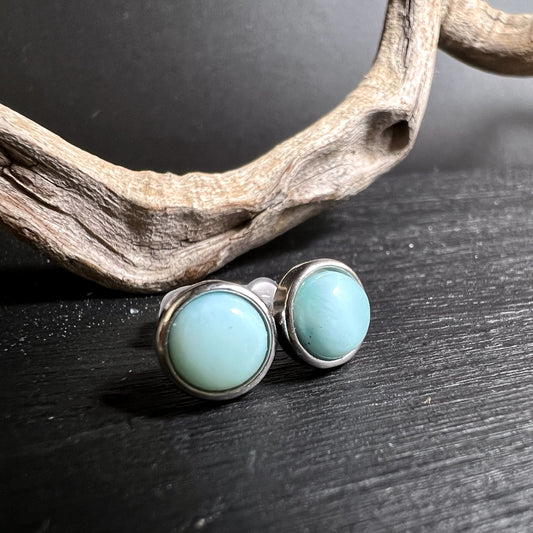 Larimar Ohrstecker 6mm rund, himmelblau im Silberglanz | Happy Minerals