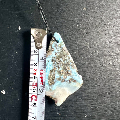 Larimar | Maßband | Größenangabe | Präzise Vermessung | Unikat-Anhänger | Happy Minerals