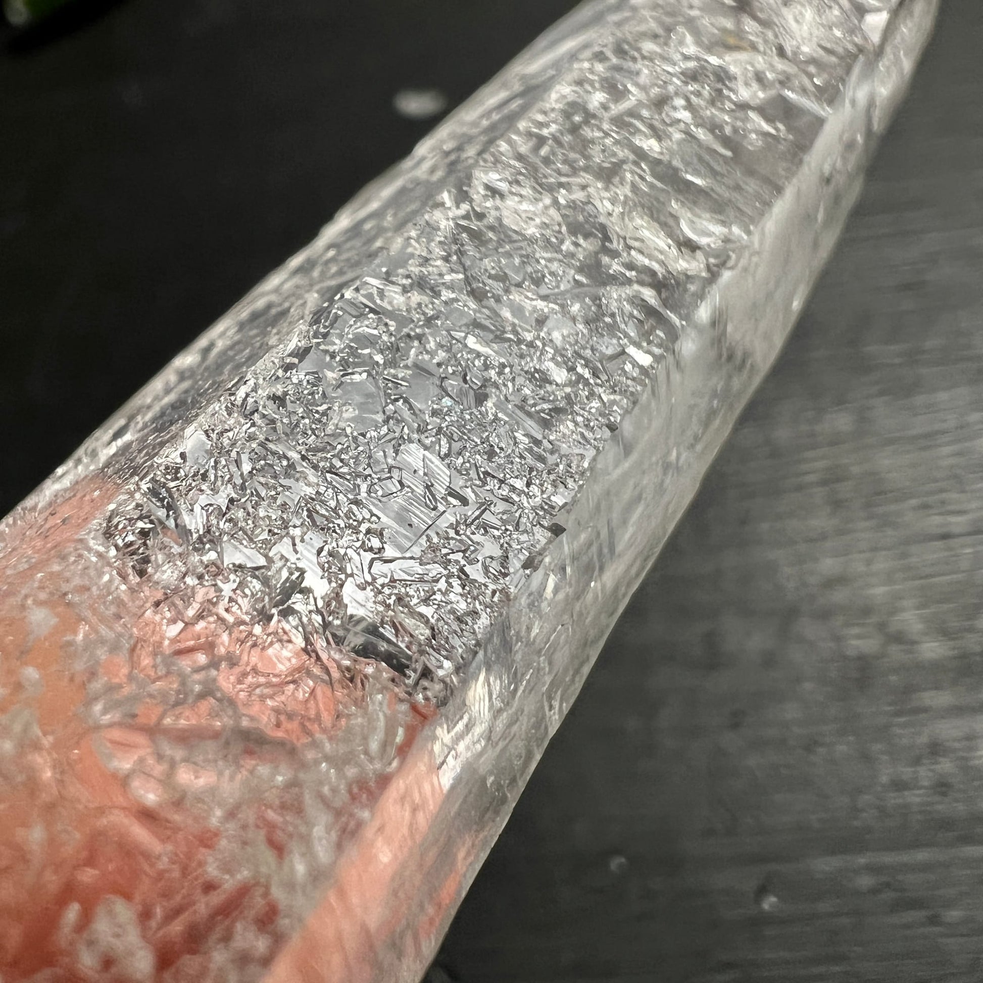 Lemuria Quarz Doppelender | silbrig glitzernde Einschlüsse | Makro Körper | zartes Rosa | Happy Minerals