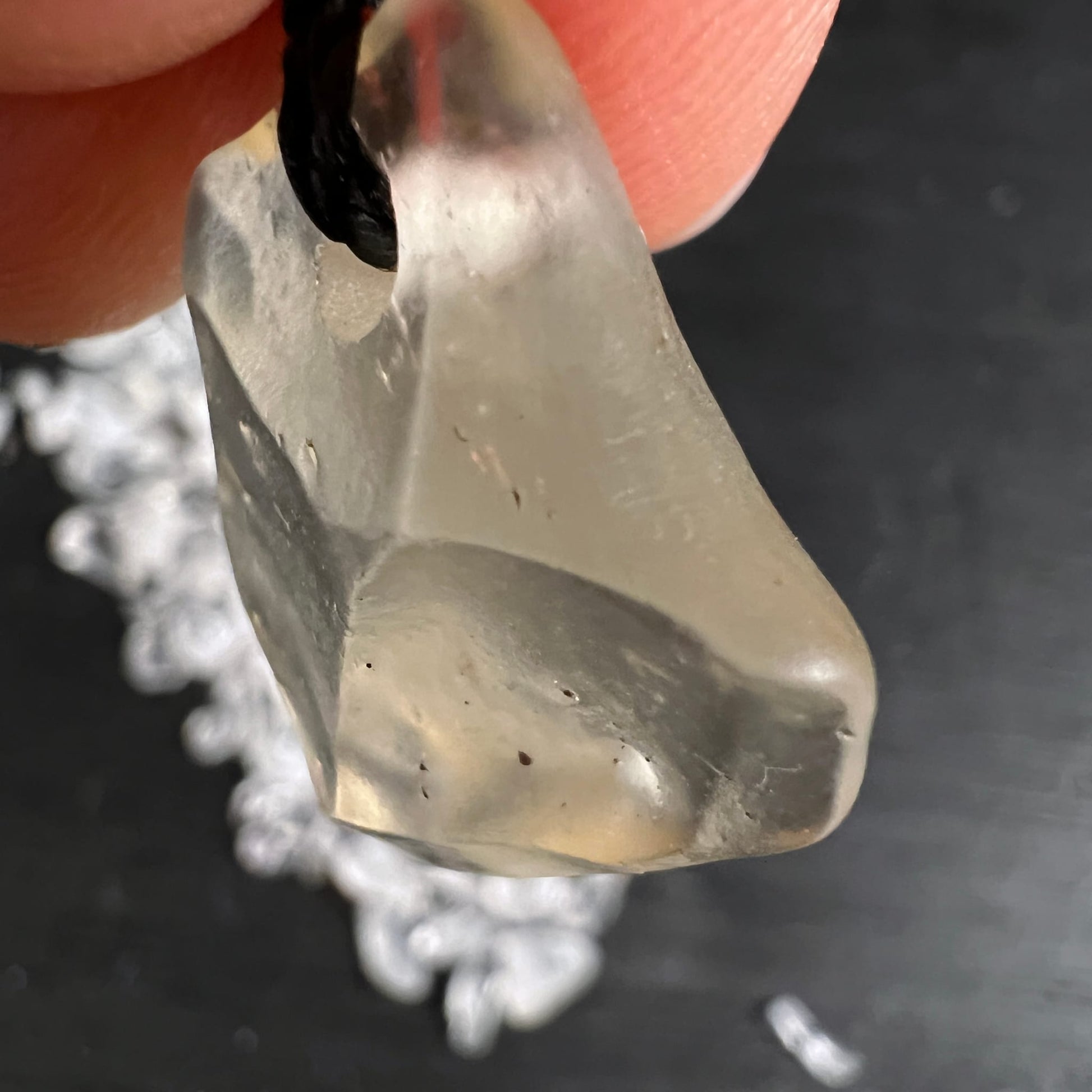 Libysches Glas Unikat | schimmernde Kanten | natürliche Formation | Happy Minerals