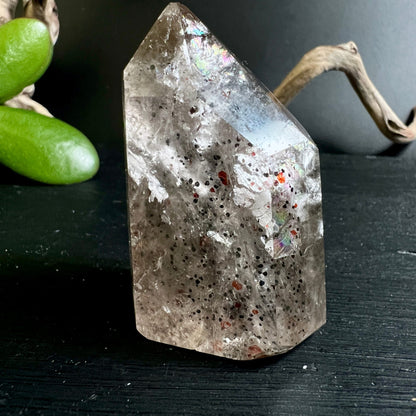 Madagaskar Haematitquarz | mystische Aura | schwebende Partikel | aetherrische Schoenheit | Kristall Magie | Happy Minerals