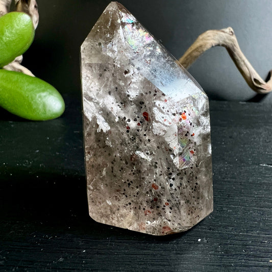 Madagaskar Haematitquarz | mystische Aura | schwebende Partikel | aetherrische Schoenheit | Kristall Magie | Happy Minerals