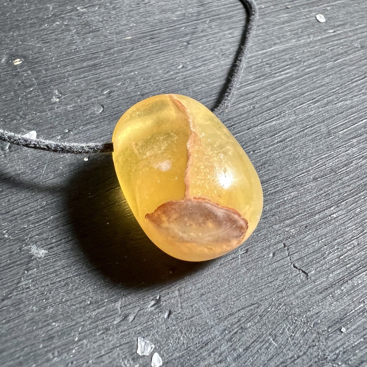 Mango Fluorit Kristallanhänger, sonnig & klar | Happy Minerals