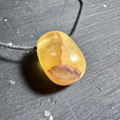 Mango Fluorit Kristallanhänger, sonnig & klar | Happy Minerals