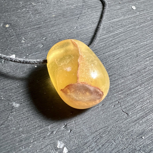 Mango Fluorit Kristallanhänger, sonnig & klar | Happy Minerals