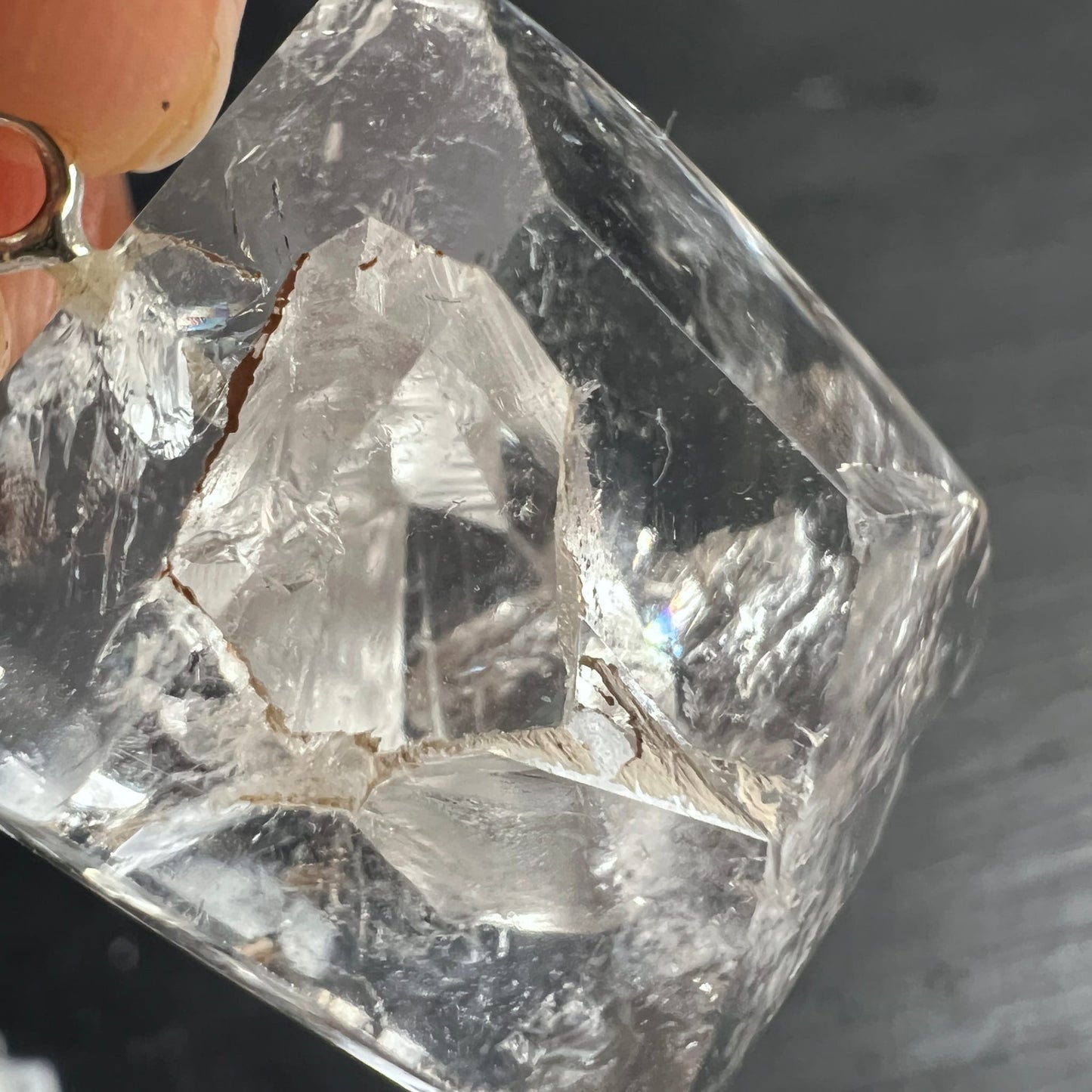 Manifestationsquarz Rückseite | innerer Kristall | Phantomquarz | goldbraune Ränder | Happy Minerals