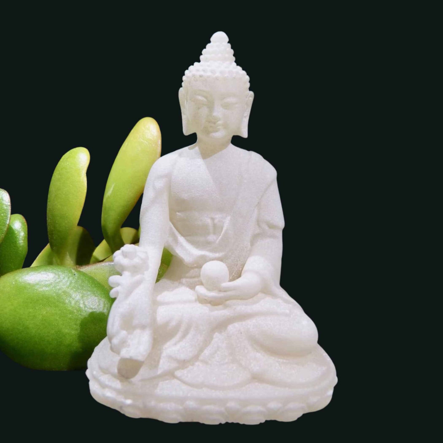 Medizin Buddha Figur Detailansicht mit Lotusblume in der Hand