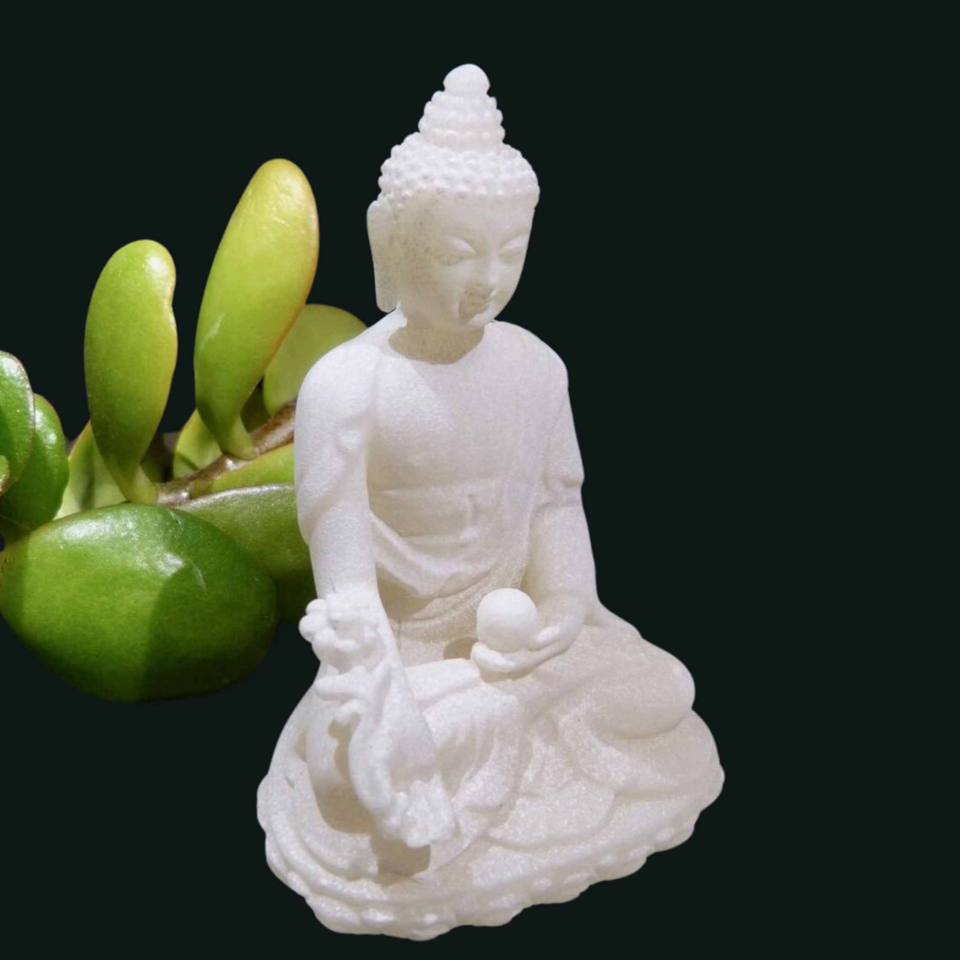 Medizin Buddha Statue transluzent leuchtend bei Gegenlicht