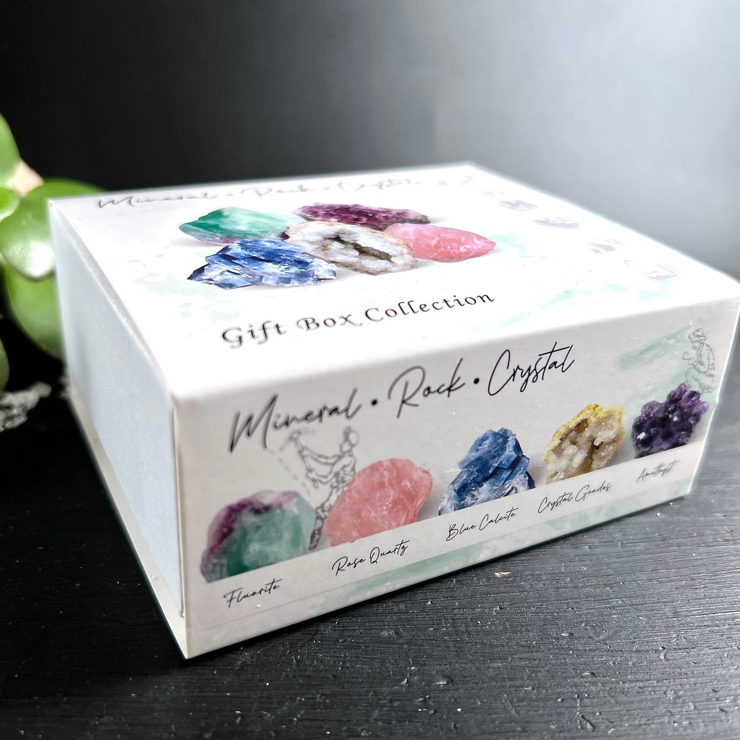 Mineral Rock Crystal Geschenkbox Seitenansicht | Fluorit Rosenquarz Blauer Calcit Bergkristall Amethyst | Happy Minerals