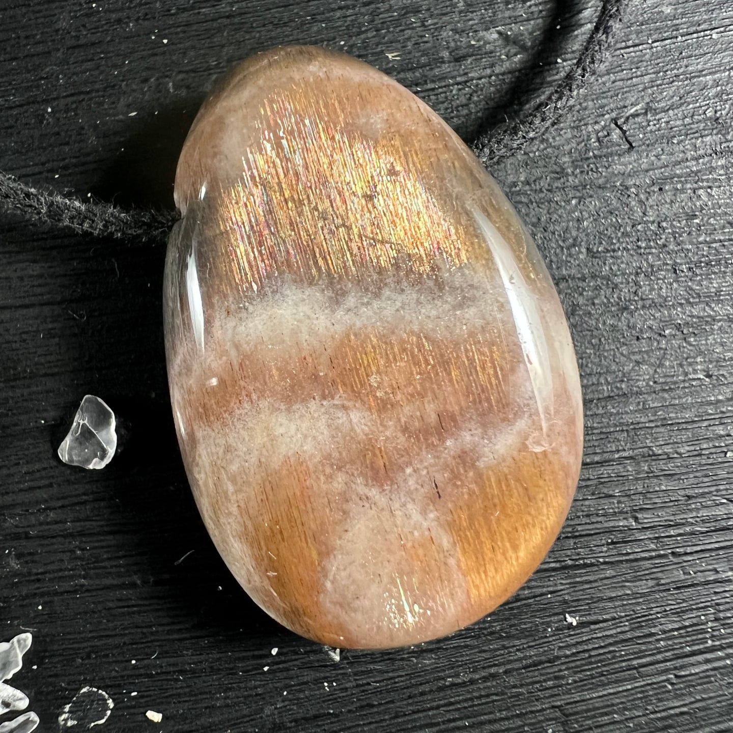 Mondstein Anhänger | pfirsich golden | Schiller Effekt | natürliche Maserung | Happy Minerals