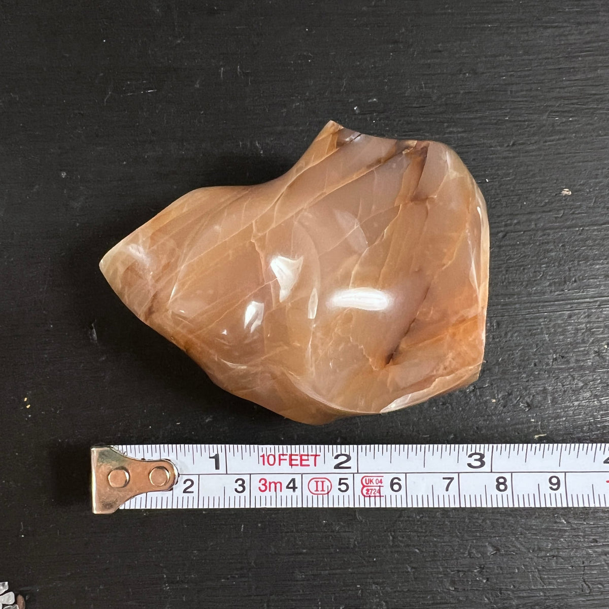 Mondstein | Flamme | Peachfarben | Madagaskar | Unikat | mit Maßband | Happy Minerals