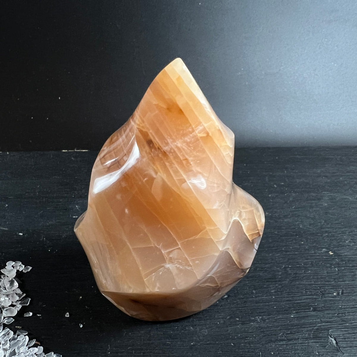 Mondstein | Flamme | Bernsteinfarben | Kristallkanten | Madagaskar | Unikat | Happy Minerals