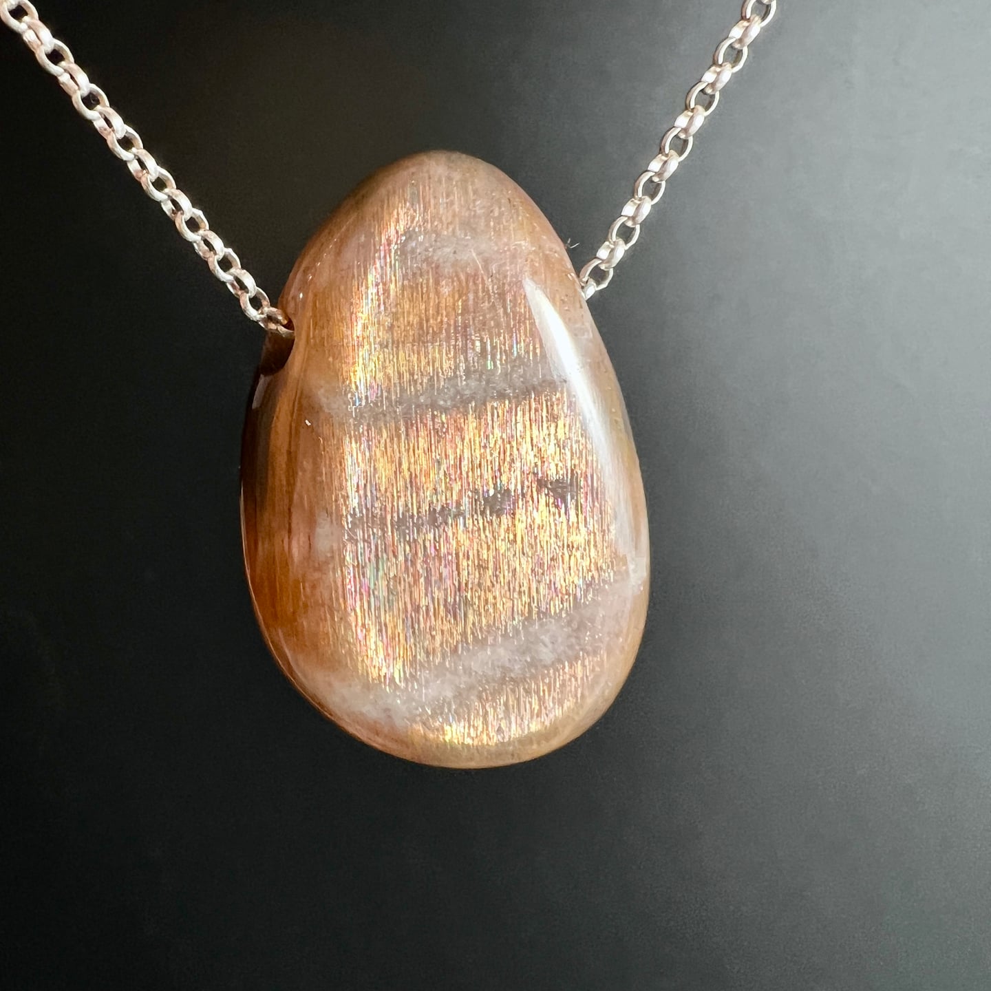 Mondstein Regenbogen | spektraler Glanz | magische Lichtbrechung | Madagaskar Qualität | Happy Minerals