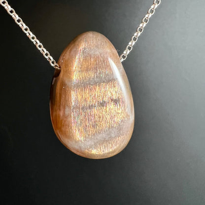 Mondstein Regenbogen | spektraler Glanz | magische Lichtbrechung | Madagaskar Qualität | Happy Minerals