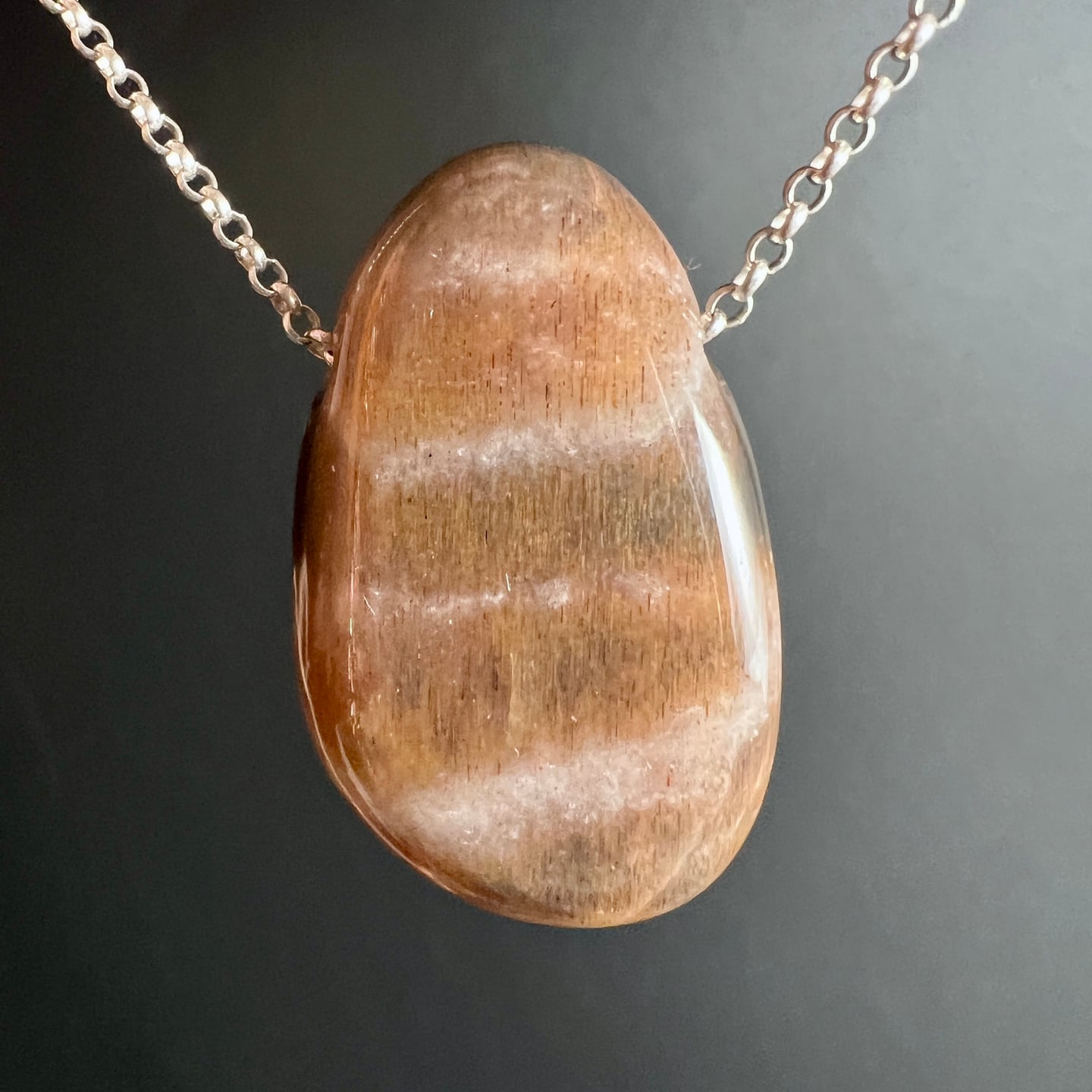 Mondstein Tropfen | cremige Brauntöne | natürliche Bänderung | Edelsteinkette | Happy Minerals