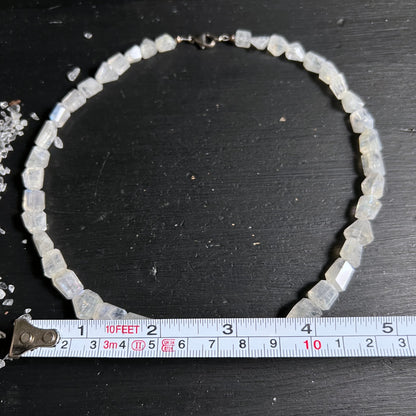 Mondsteinkette | Längenmessung | ca. 40cm | facettierte Perlen | Unikat | Happy Minerals