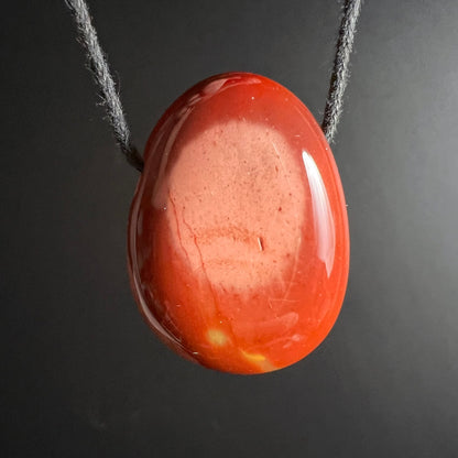 Mookait Anhänger Variante 1 | Happy Minerals | lachsfarbene rosa Töne | sanfte Maserung