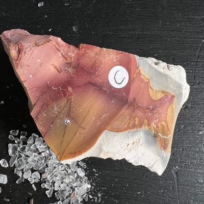 Mookait Hornstein Rohstein | Variante C | rosarote Marmorierung | cremeweißer Rand | Australien | Happy Minerals