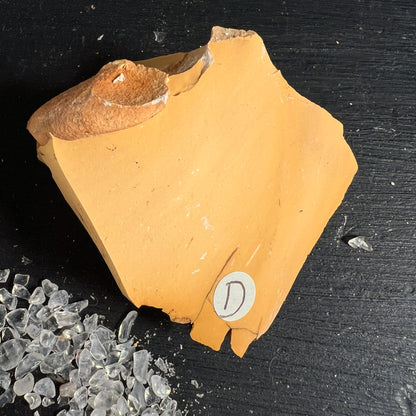 Mookait Hornstein Rohstein | Variante D | sattes Senfgelb | glatte Oberfläche | Australien | Happy Minerals