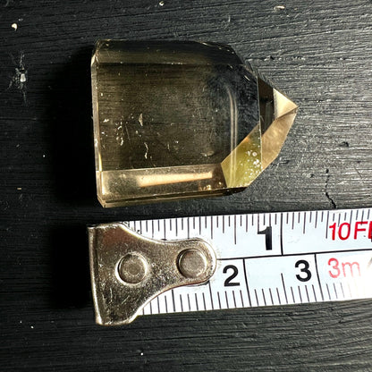 Naturcitrin liegend | Maßband Größenvergleich | ca 3cm | goldgelber Kristall | Madagaskar Unikat | Happy Minerals