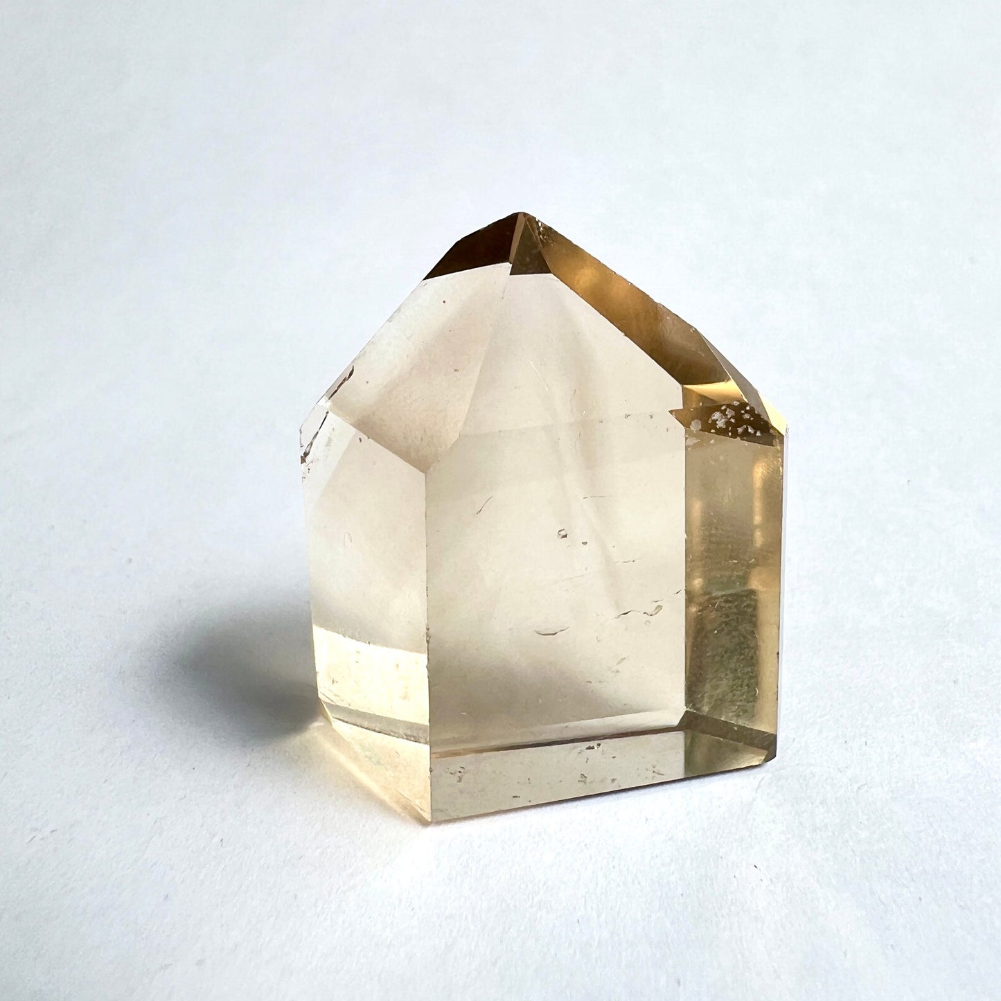 Naturcitrin Spitze frontal | helle Basis | dunkle Spitze | natürliche Farbverläufe | poliert | Happy Minerals