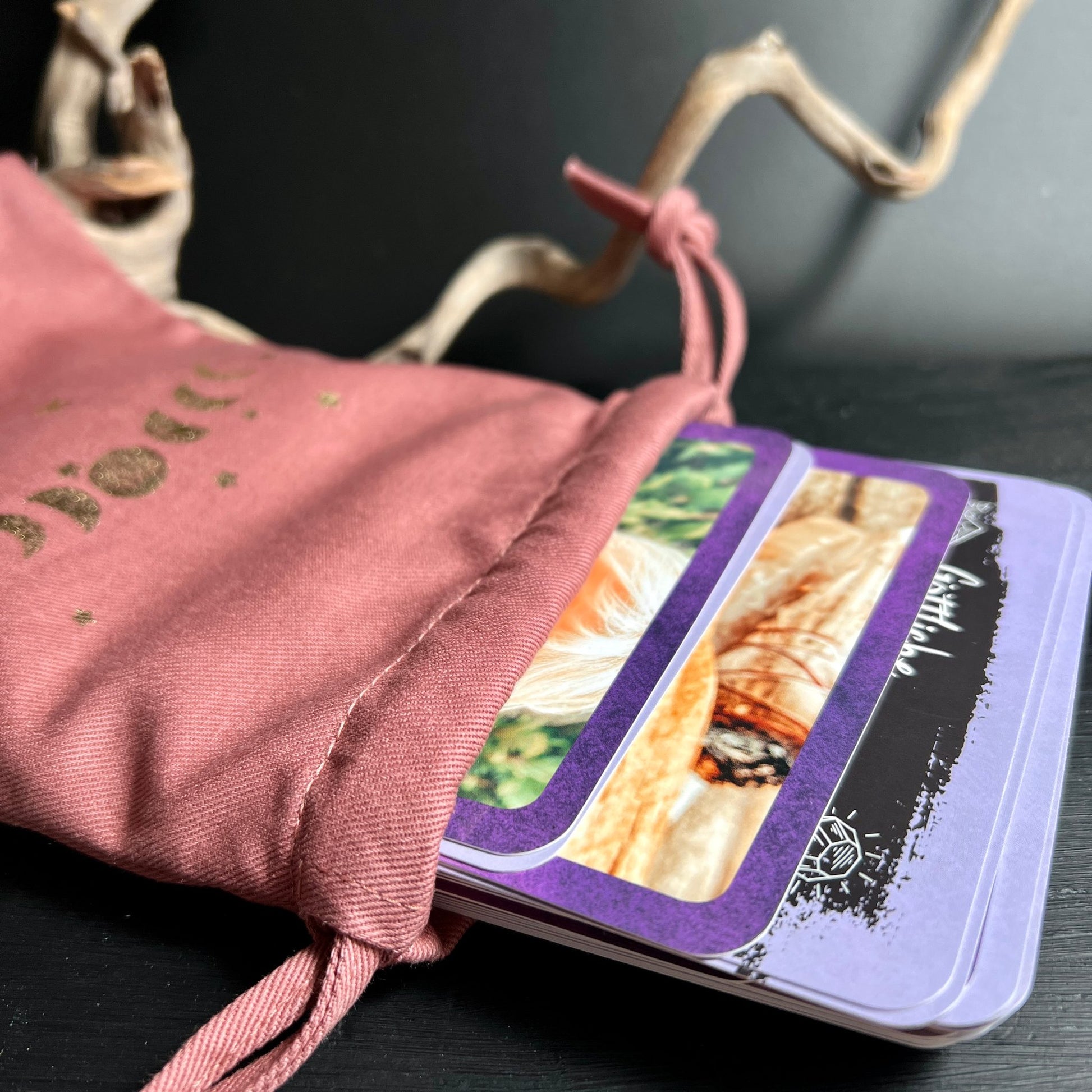 Offener Stoffbeutel | Tarotkarten | Rosa Kordelzug | Mondphasen Design | Happy Minerals | Kristall Storage | Indien