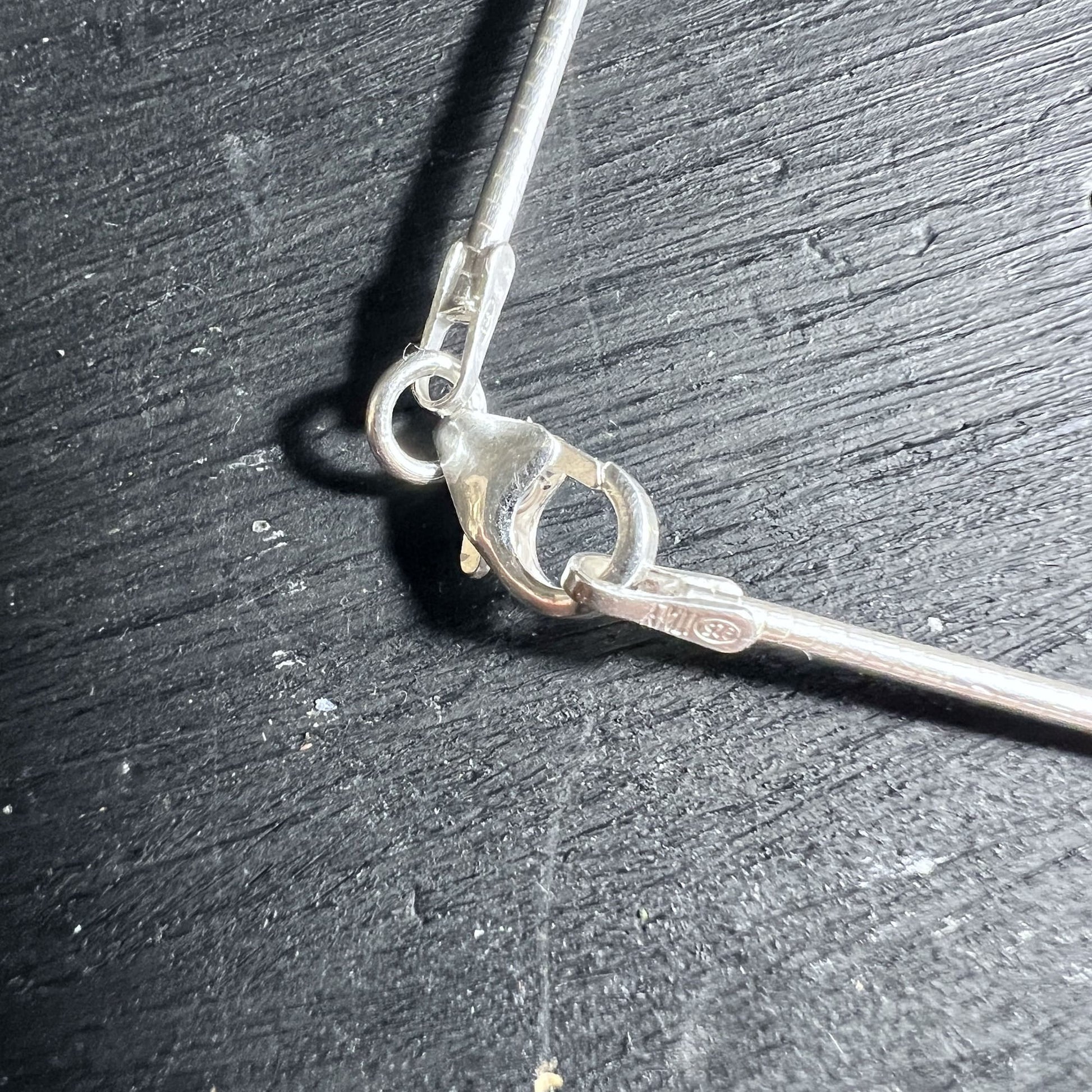 Hochglanzpolierte Omega-Kette 925 Silber – luxuriöser Glanz | Happy Minerals