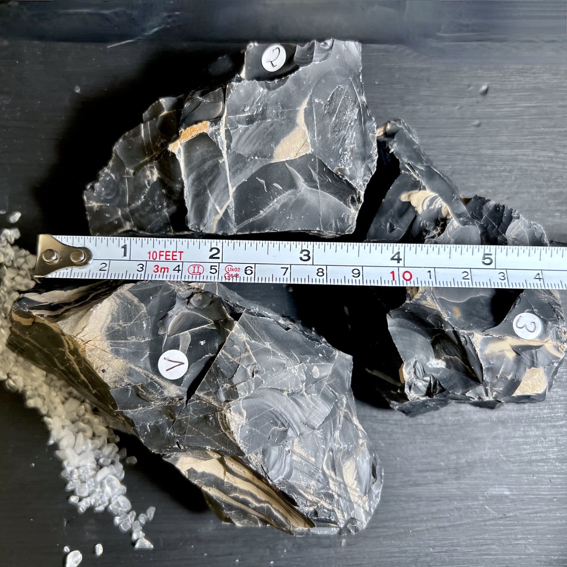 Auswahl 1–3 Schwarzer Onyx Rohsteine mit Naturstruktur | Happy Minerals