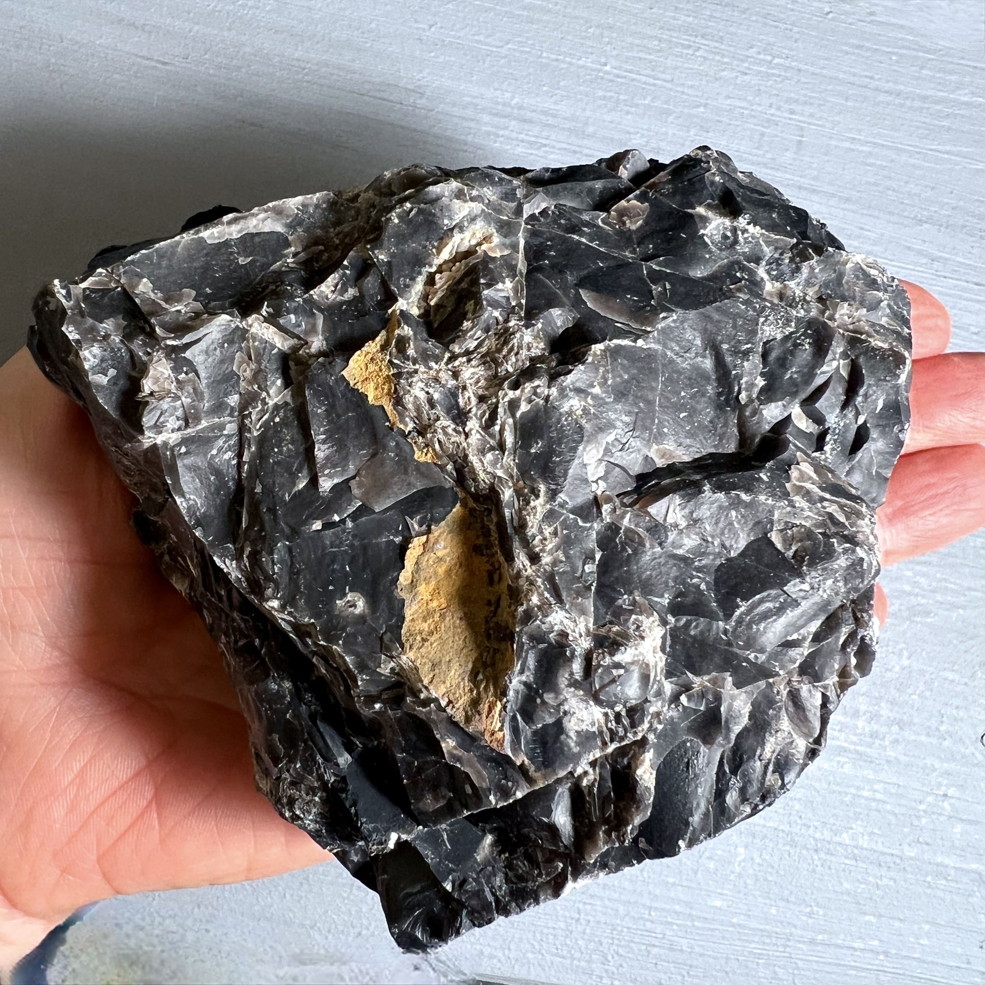 Schwarzer Onyx Rohstein Brasilien Wurzelchakra Stein | Happy Minerals