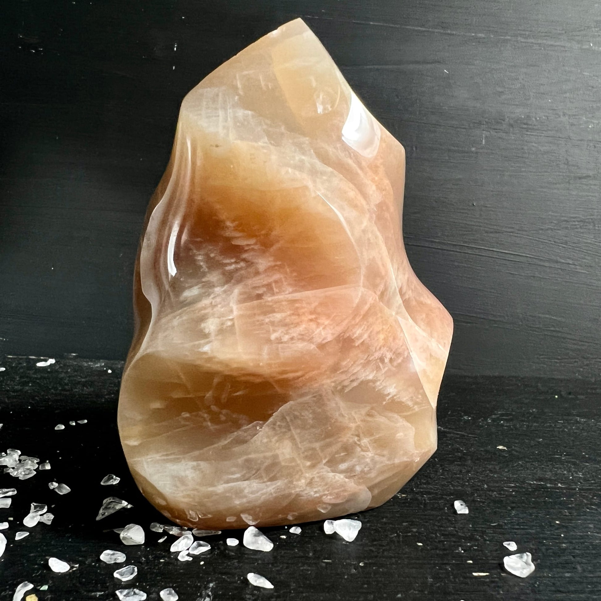 Orange Mondstein Flamme | warmes Licht | goldene Honigfarben | seidiger Schimmer | Happy Minerals