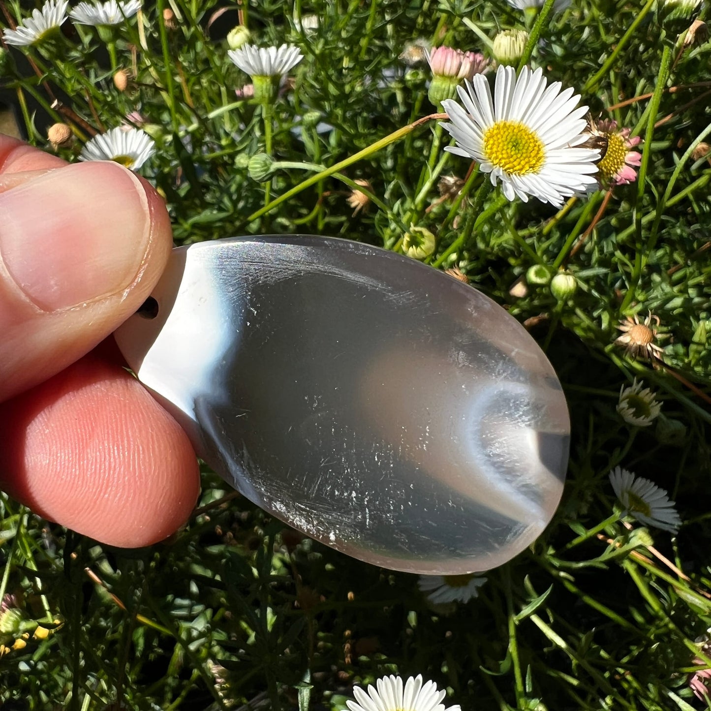 Orca Achat Tropfen | Rückseite | matt-seidig | weißes Oval | Natur | Madagaskar | Happy Minerals