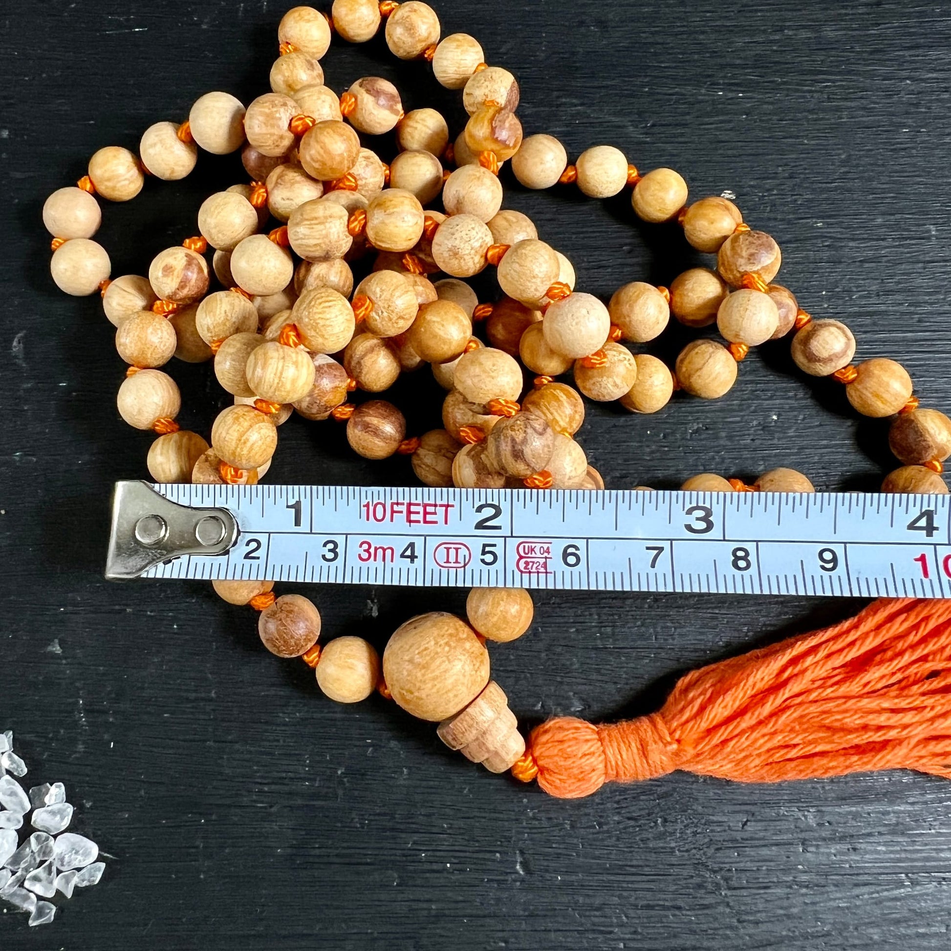 Palo Santo Mala | Größenvergleich mit Maßband | ca. 10 cm Quaste | warme Holztöne | Happy Minerals
