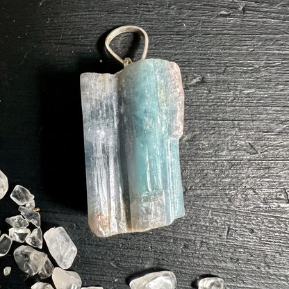 Paraiba Turmalin Rohstein | Anhänger 925 Silber | zartes Türkis-Blau | Brasilien Unikat | Happy Minerals
