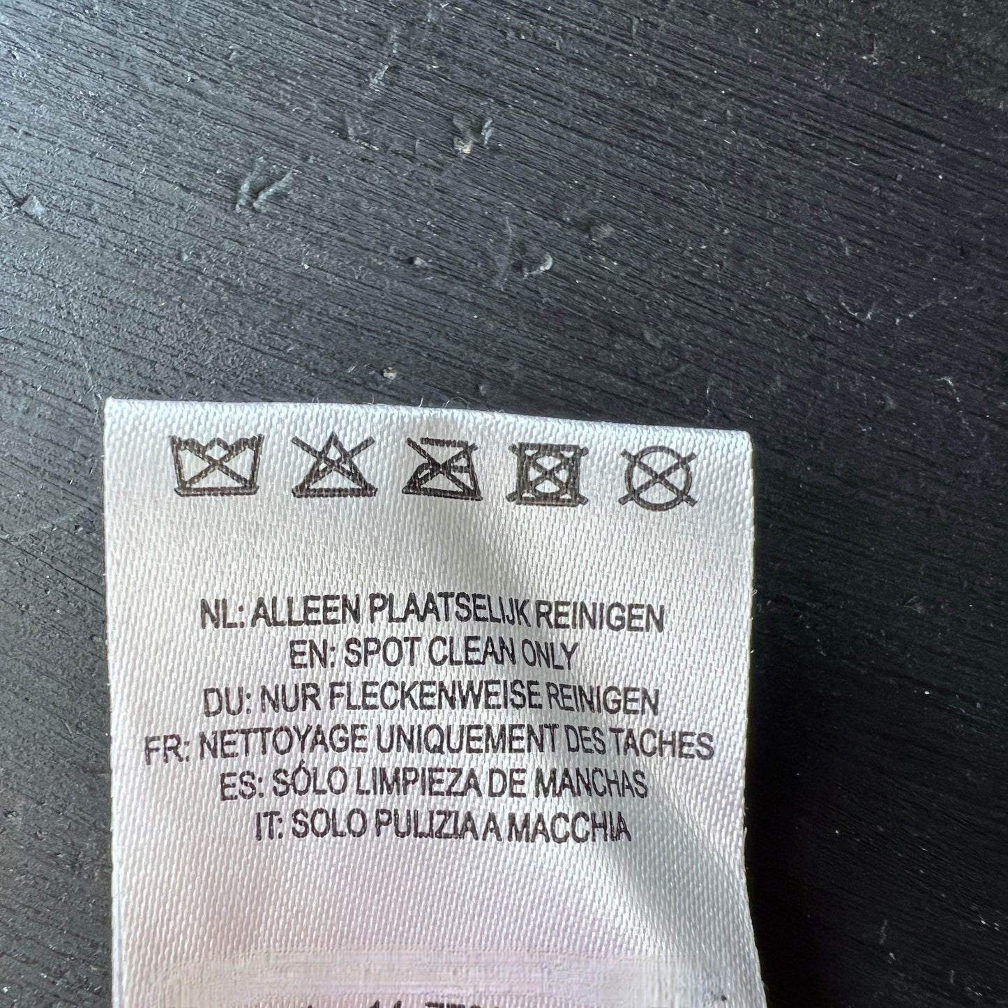 Pflegeetikett | Spot Clean Only | Fleckenweise Reinigen | Samttasche Pflege | Waschhinweise | Happy Minerals