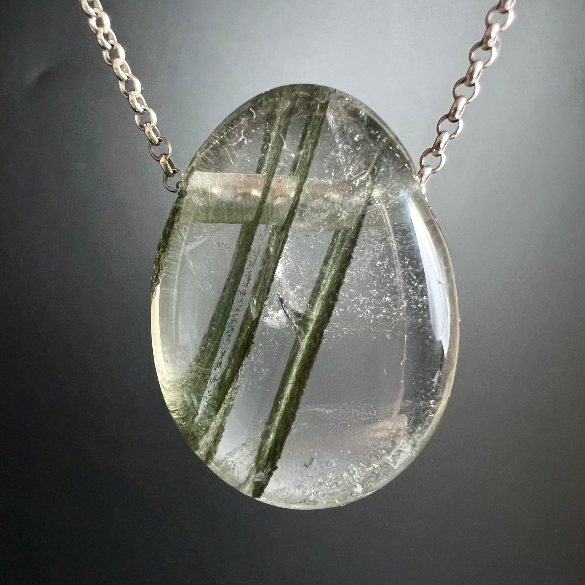 Phantomquarz Anhänger | Silberkette | drei grüne Phantomstreifen | oval | Brasilien | Happy Minerals