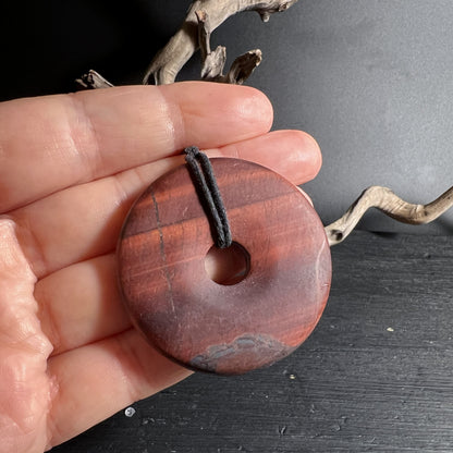 Roter Tigerauge Pi-Stein, Symbol für Balance & Fokus | Happy Minerals