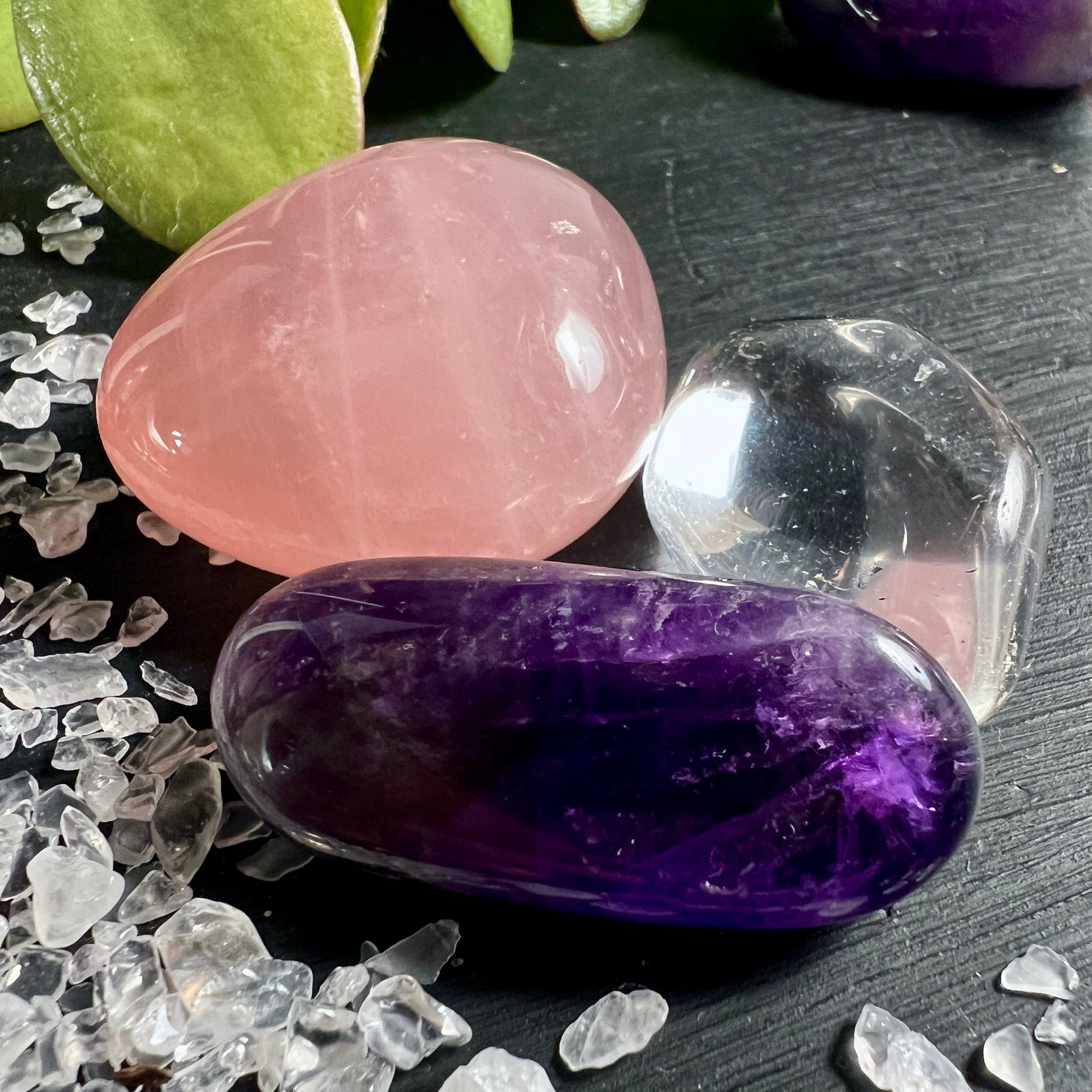 Polierte Trommelsteine Nahaufnahme | Rosenquarz | Amethyst | Bergkristall | Intensive Farben | Happy Minerals
