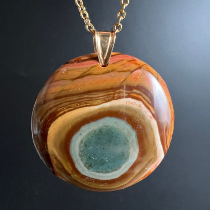 Polychrom Jaspis Kette hängend | Frontansicht mit Achatauge | Happy Minerals Schmuck