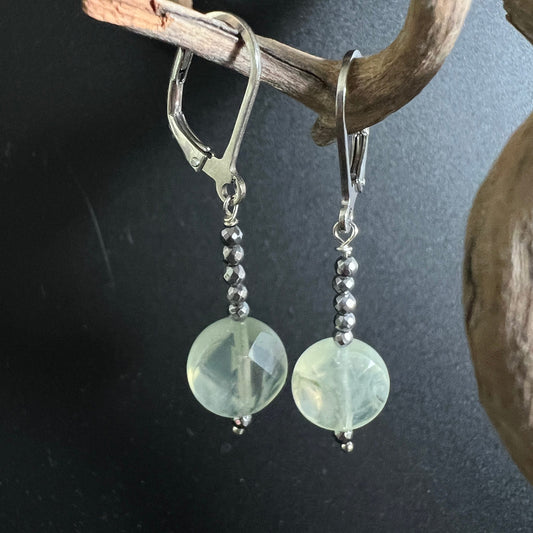 Prehnit Ohrringe Paar | Mali | Holzast Präsentation | natürliche grüne Farbe | Silber | Happy Minerals