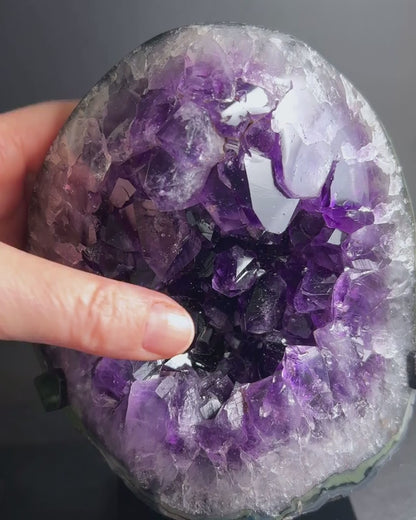 Uruguay Amethyst Druse mit Metall Halterung | Tiefe Intuition und Schutz