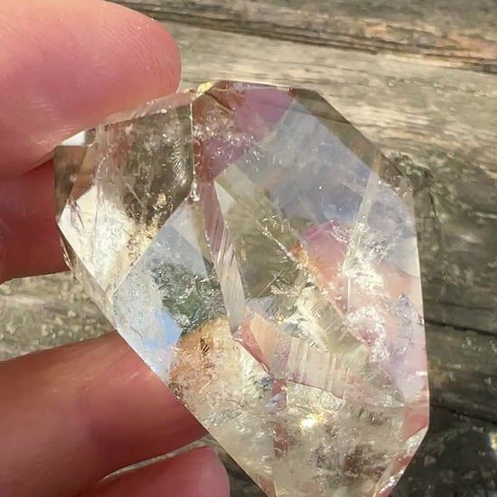 Citrin Kristall im Sonnenlicht – klare, goldene Energie | Happy Minerals
