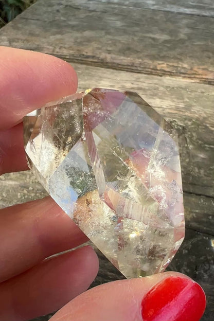 Citrin Kristall im Sonnenlicht – klare, goldene Energie | Happy Minerals