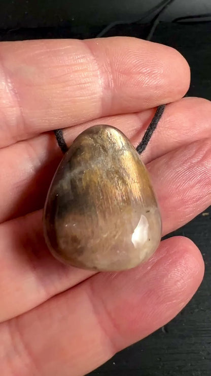 Mondstein Anhänger 3cm Indien | goldener Schimmer | Intuition Video | Happy Minerals