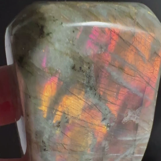 Sunset Labradorit Freeform mit lila und orangefarbenem Schimmer aus Madagaskar | Happy Minerals
