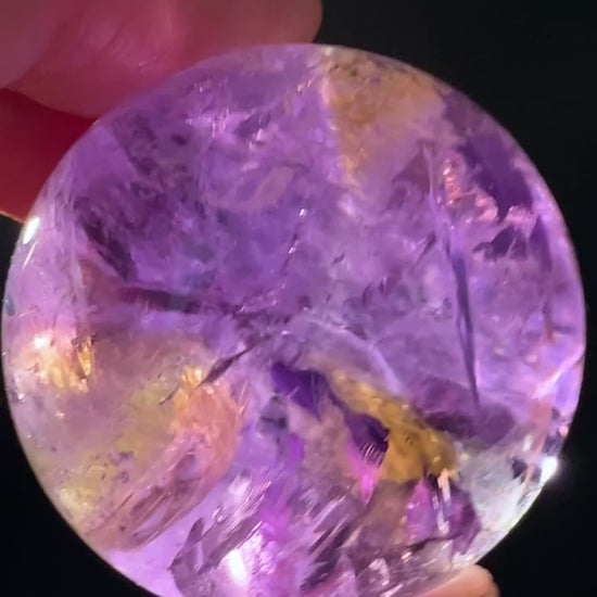 Ametrin Kugel 38mm | Klarheit und innere Balance – Amethyst trifft Citrin Video | Happy Minerals