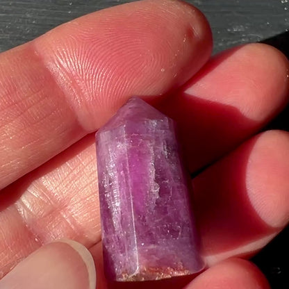Rubin Turm – Polierter Edelstein ca. 27mm | Happy Minerals