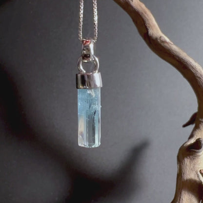 Blauer Aquamarin Anhänger aus Namibia mit Silber | Happy Minerals