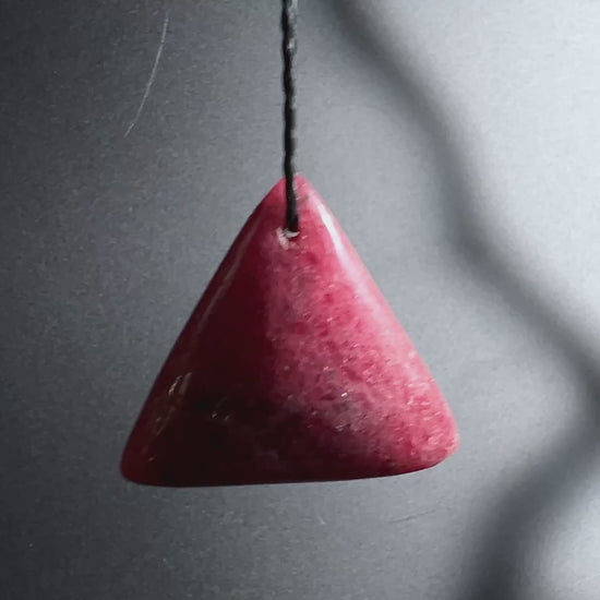 Natürlicher Rhodonit Kristallanhänger aus Madagaskar | Happy Minerals